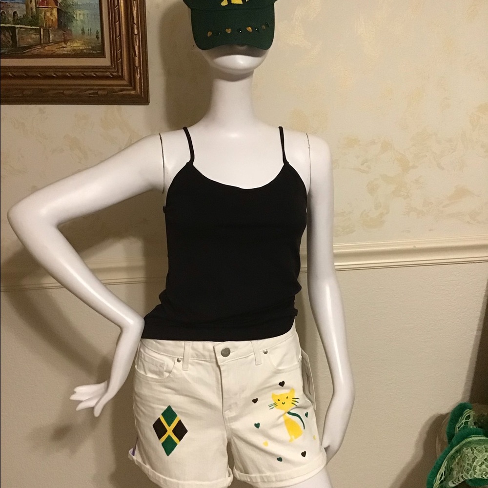 Rolled Cuff Shorts Jamaican Flare White.